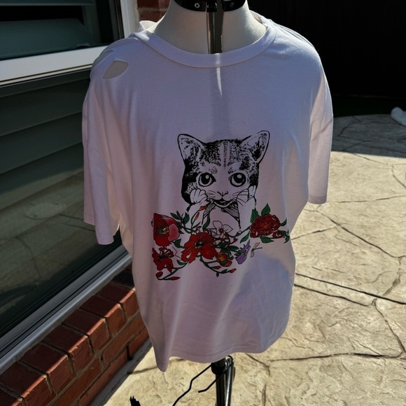 SHEIN White and Red Cat Face Tee Shirt 1X - Picture 2 of 7